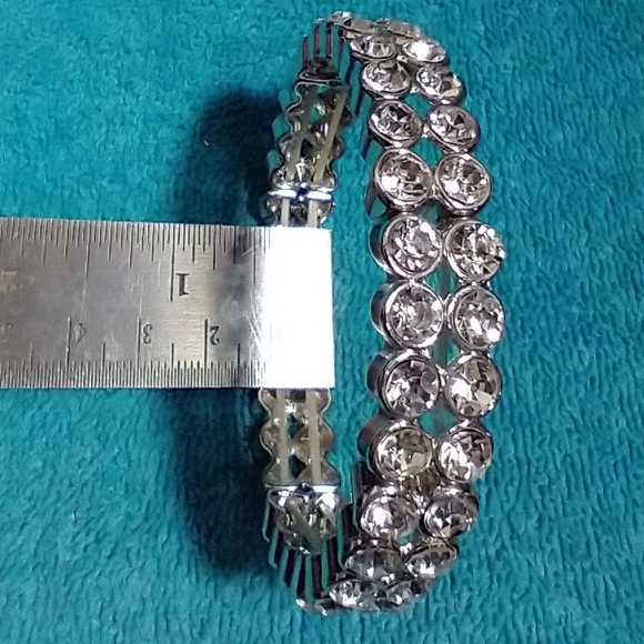 Elegant Silvertone Crystal Stretch Bracelet - Picture 2 of 5